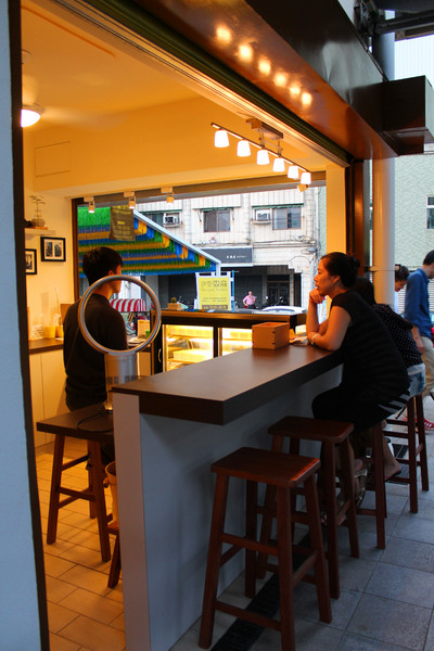 Forest Yogurt 森霖優格：［台南］優格霜淇淋＋蛋糕＝新散步甜食  Forest Yogurt 森霖優格