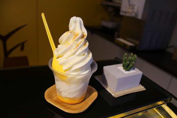 Forest Yogurt 森霖優格：［台南］優格霜淇淋＋蛋糕＝新散步甜食  Forest Yogurt 森霖優格