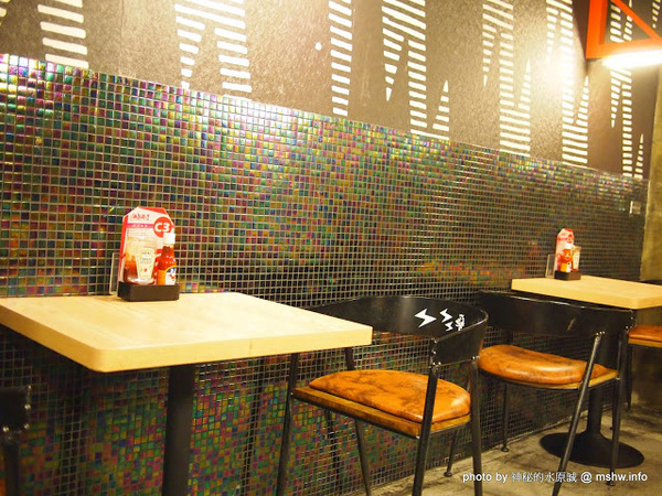 黑匠鉄板起事夜市鐵板牛排專賣店(公益店)：【食記】台中黑匠鉄板起事夜市鐵板牛排專賣店公益店@西區草悟道捷運BRT科博館 : 平凡中見驚喜,吃完意猶未盡的鐵板麵