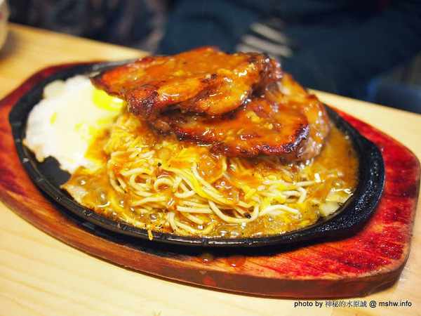 黑匠鉄板起事夜市鐵板牛排專賣店(公益店)：【食記】台中黑匠鉄板起事夜市鐵板牛排專賣店公益店@西區草悟道捷運BRT科博館 : 平凡中見驚喜,吃完意猶未盡的鐵板麵