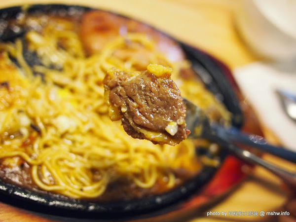 黑匠鉄板起事夜市鐵板牛排專賣店(公益店)：【食記】台中黑匠鉄板起事夜市鐵板牛排專賣店公益店@西區草悟道捷運BRT科博館 : 平凡中見驚喜,吃完意猶未盡的鐵板麵