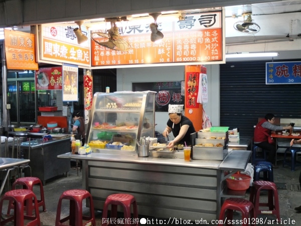 關東煮壽司(屏東夜市第35攤)：【美食特搜。屏東市】關東煮壽司。大嗑一盤鮮美生魚片 百搭的哇沙米沾醬 屏東夜市美食篇