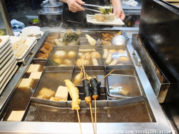 關東煮壽司(屏東夜市第35攤)：【美食特搜。屏東市】關東煮壽司。大嗑一盤鮮美生魚片 百搭的哇沙米沾醬 屏東夜市美食篇