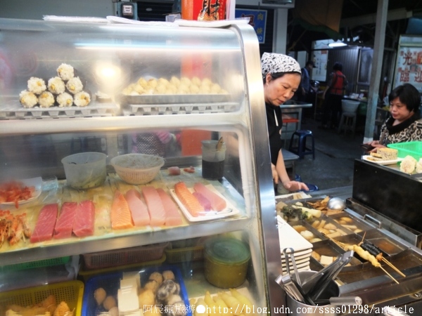 關東煮壽司(屏東夜市第35攤)：【美食特搜。屏東市】關東煮壽司。大嗑一盤鮮美生魚片 百搭的哇沙米沾醬 屏東夜市美食篇