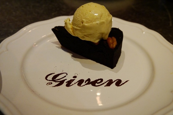 姊紋given CAFE HOUSE:食。北市信義區【捷運市府站】咖啡、美食、調酒、沙發 姊紋 given CAFE HOUSE 在巷弄間等你駐留