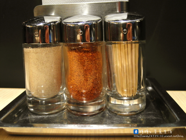 山頭火拉麵:〖台中│美食〗山頭火拉麵 ❤ 來自日本北海道旭川道地拉麵店,湯頭超濃郁!!拉麵款式眾多,還有沾麵及定食可以選擇唷!!