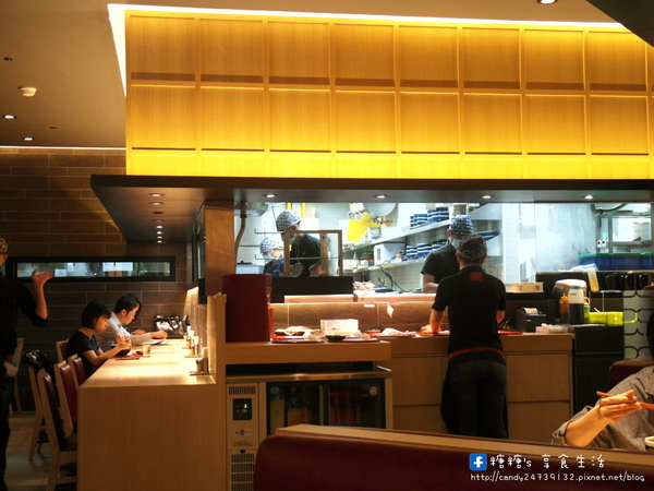 山頭火拉麵:〖台中│美食〗山頭火拉麵 ❤ 來自日本北海道旭川道地拉麵店,湯頭超濃郁!!拉麵款式眾多,還有沾麵及定食可以選擇唷!!