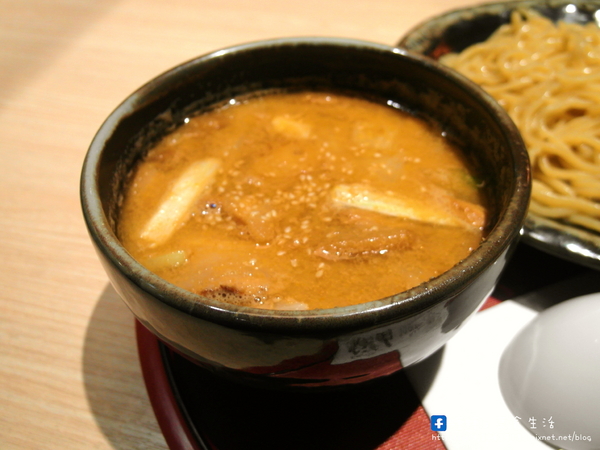 山頭火拉麵:〖台中│美食〗山頭火拉麵 ❤ 來自日本北海道旭川道地拉麵店,湯頭超濃郁!!拉麵款式眾多,還有沾麵及定食可以選擇唷!!