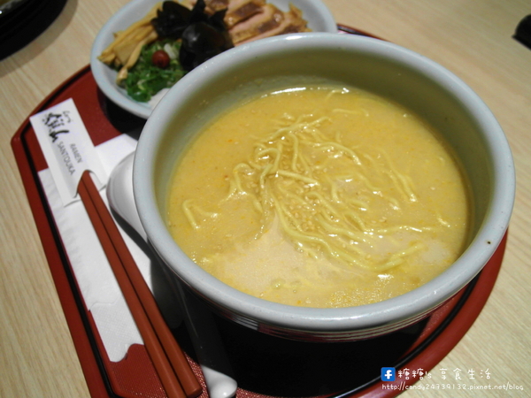 山頭火拉麵:〖台中│美食〗山頭火拉麵 ❤ 來自日本北海道旭川道地拉麵店,湯頭超濃郁!!拉麵款式眾多,還有沾麵及定食可以選擇唷!!