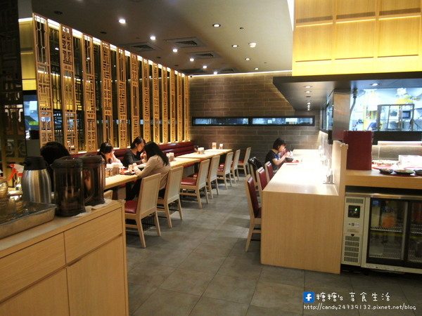 山頭火拉麵:〖台中│美食〗山頭火拉麵 ❤ 來自日本北海道旭川道地拉麵店,湯頭超濃郁!!拉麵款式眾多,還有沾麵及定食可以選擇唷!!