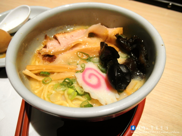 山頭火拉麵:〖台中│美食〗山頭火拉麵 ❤ 來自日本北海道旭川道地拉麵店,湯頭超濃郁!!拉麵款式眾多,還有沾麵及定食可以選擇唷!!