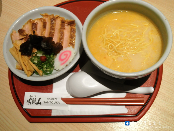 山頭火拉麵:〖台中│美食〗山頭火拉麵 ❤ 來自日本北海道旭川道地拉麵店,湯頭超濃郁!!拉麵款式眾多,還有沾麵及定食可以選擇唷!!