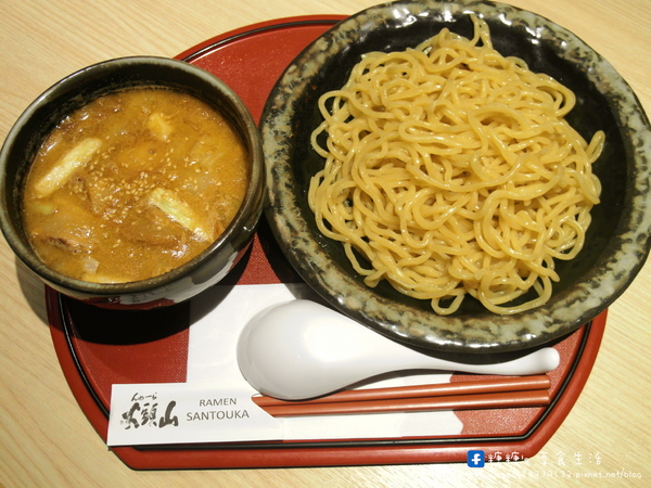 山頭火拉麵:〖台中│美食〗山頭火拉麵 ❤ 來自日本北海道旭川道地拉麵店,湯頭超濃郁!!拉麵款式眾多,還有沾麵及定食可以選擇唷!!