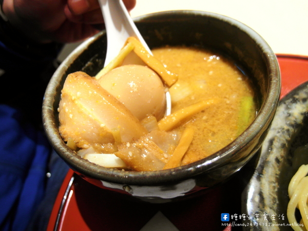 山頭火拉麵:〖台中│美食〗山頭火拉麵 ❤ 來自日本北海道旭川道地拉麵店,湯頭超濃郁!!拉麵款式眾多,還有沾麵及定食可以選擇唷!!