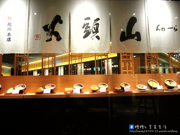 山頭火拉麵:〖台中│美食〗山頭火拉麵 ❤ 來自日本北海道旭川道地拉麵店,湯頭超濃郁!!拉麵款式眾多,還有沾麵及定食可以選擇唷!!