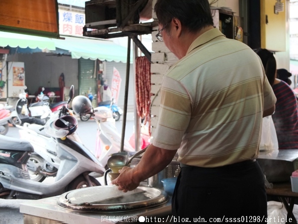 大埔(自製)大腸香腸:【美食特搜。屏東市】大埔(自製)大腸香腸。無店名炭烤香腸攤 內行食客都知道 屏東大埔美食篇