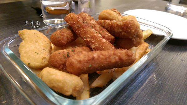 Pushpin 圖釘餐酒：【高雄/食﹡鹽埕】駁二特區美食展．隱身巷弄的小餐館．Pushpin 圖釘餐酒