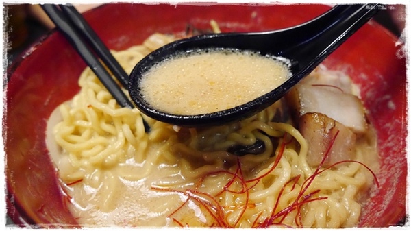 札幌炎神拉麵(台灣店)：【台北◍•ᴗ•◍東區】美食・札幌炎神拉麵　台灣店-海外第一號店✯捷運國父紀念館站｜1300度放射火焰的濃厚美味