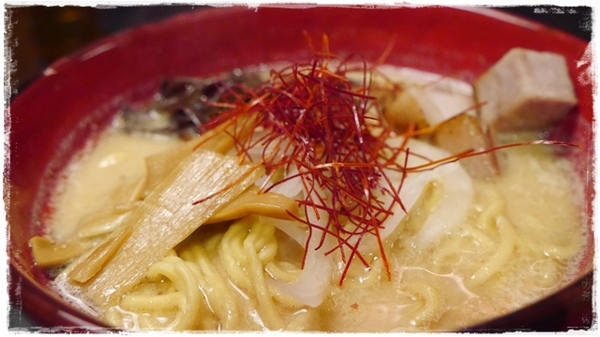 札幌炎神拉麵(台灣店)：【台北◍•ᴗ•◍東區】美食・札幌炎神拉麵　台灣店-海外第一號店✯捷運國父紀念館站｜1300度放射火焰的濃厚美味