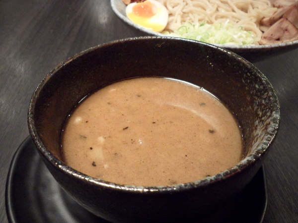 札幌炎神拉麵(台灣店)： 【台北東區．美食 】札幌炎神拉麵 台灣店