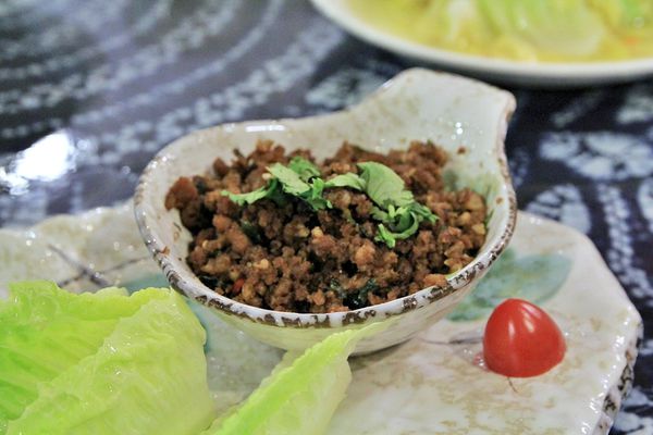 清境水擺夷民宿餐廳,奇珍包料魚,清境高麗菜,酸木瓜湯,雲南椒麻雞