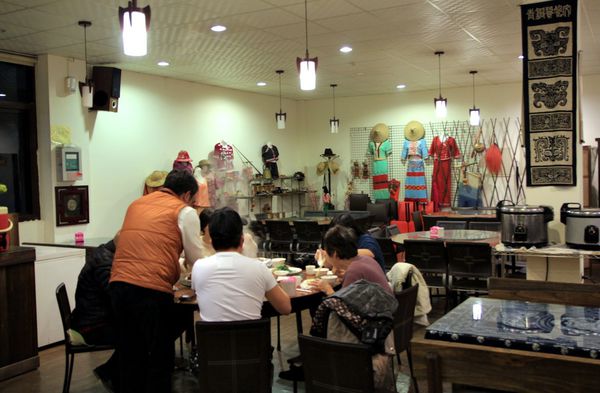 清境水擺夷民宿餐廳,奇珍包料魚,清境高麗菜,酸木瓜湯,雲南椒麻雞