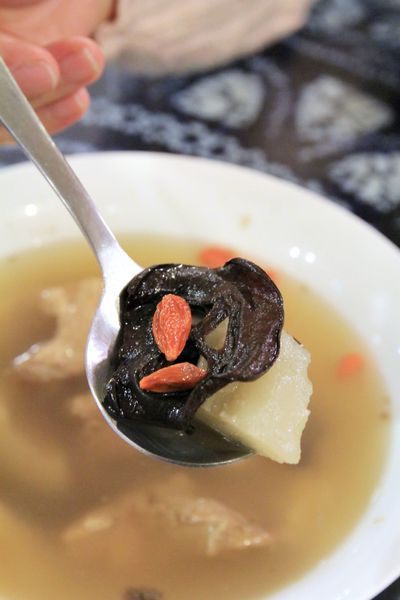 清境水擺夷民宿餐廳,奇珍包料魚,清境高麗菜,酸木瓜湯,雲南椒麻雞