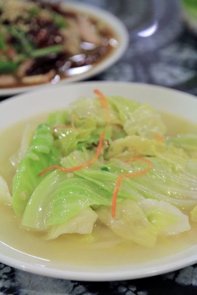 清境水擺夷民宿餐廳,奇珍包料魚,清境高麗菜,酸木瓜湯,雲南椒麻雞