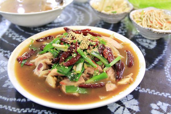 清境水擺夷民宿餐廳,奇珍包料魚,清境高麗菜,酸木瓜湯,雲南椒麻雞