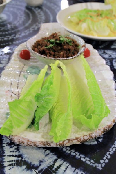 清境水擺夷民宿餐廳,奇珍包料魚,清境高麗菜,酸木瓜湯,雲南椒麻雞