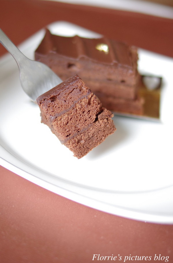 Aposo艾波索幸福甜點：三峽區美食~Aposo艾波索烘焙坊~香濃迷人的黑金磚巧克力蛋糕