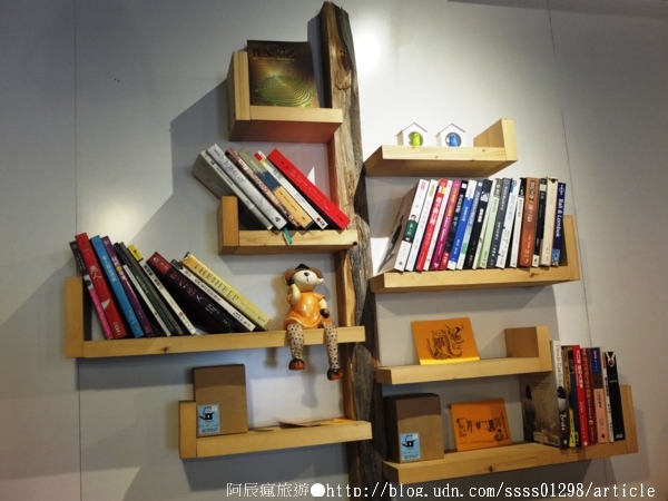 自然綠人文咖啡館:【美食特搜。屏東市】自然綠人文咖啡館。眷村老屋裡的下午茶 由心而綠的那份純粹自然