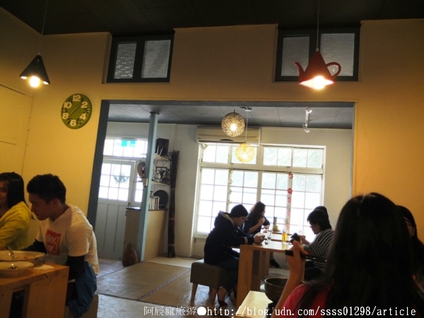 自然綠人文咖啡館:【美食特搜。屏東市】自然綠人文咖啡館。眷村老屋裡的下午茶 由心而綠的那份純粹自然