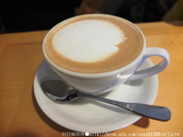 自然綠人文咖啡館:【美食特搜。屏東市】自然綠人文咖啡館。眷村老屋裡的下午茶 由心而綠的那份純粹自然