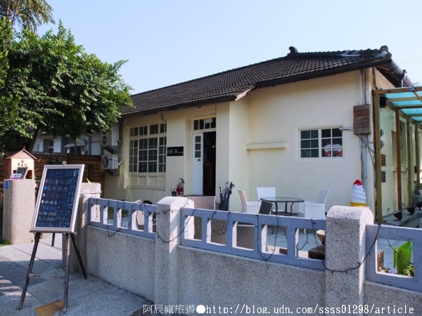 自然綠人文咖啡館:【美食特搜。屏東市】自然綠人文咖啡館。眷村老屋裡的下午茶 由心而綠的那份純粹自然