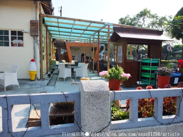 自然綠人文咖啡館:【美食特搜。屏東市】自然綠人文咖啡館。眷村老屋裡的下午茶 由心而綠的那份純粹自然