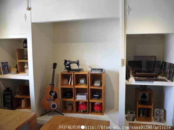 自然綠人文咖啡館:【美食特搜。屏東市】自然綠人文咖啡館。眷村老屋裡的下午茶 由心而綠的那份純粹自然