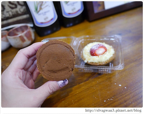 台南-中西區-昭和五五-國華友愛商圈-銅板美食-巷弄美食-麵包甜點-秒殺麵包-限量-預購-金蕉條雞蛋糕-美玉青草茶-21-097-1