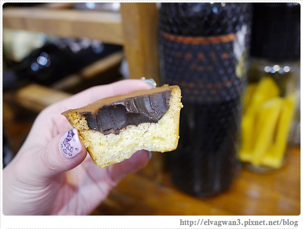 台南-中西區-昭和五五-國華友愛商圈-銅板美食-巷弄美食-麵包甜點-秒殺麵包-限量-預購-金蕉條雞蛋糕-美玉青草茶-23-103-1