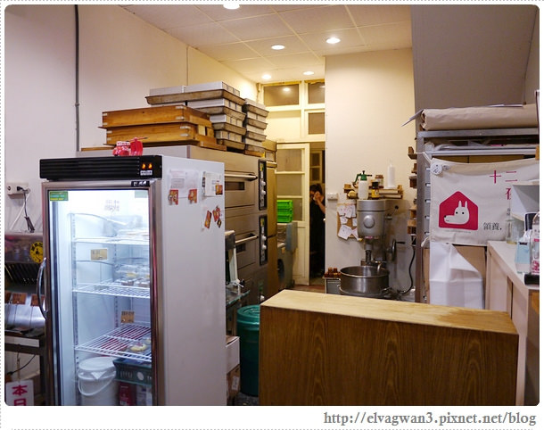 台南-中西區-昭和五五-國華友愛商圈-銅板美食-巷弄美食-麵包甜點-秒殺麵包-限量-預購-金蕉條雞蛋糕-美玉青草茶-12-059-1