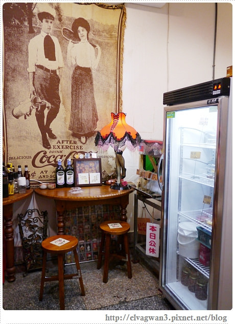 台南-中西區-昭和五五-國華友愛商圈-銅板美食-巷弄美食-麵包甜點-秒殺麵包-限量-預購-金蕉條雞蛋糕-美玉青草茶-8-062-1