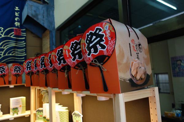 蝦米工坊:工廠自產自銷 蝦米工坊 安平蝦餅~台南伴手禮 台南美食 文創設計 體面大方