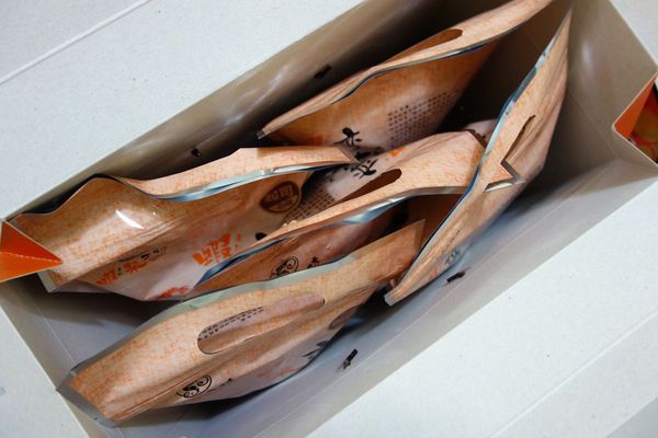 蝦米工坊:工廠自產自銷 蝦米工坊 安平蝦餅~台南伴手禮 台南美食 文創設計 體面大方