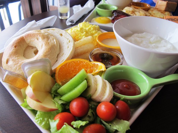 Brick磚塊：（台南。中西區美食）再訪『Brick磚塊』brunch & lounge bar。台南正興街。在酒吧吃早午餐。馬修嚴選優格。