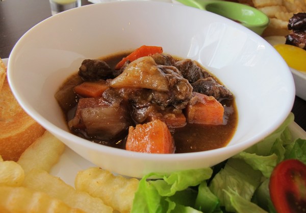 Brick磚塊：（台南。中西區美食）再訪『Brick磚塊』brunch & lounge bar。台南正興街。在酒吧吃早午餐。馬修嚴選優格。