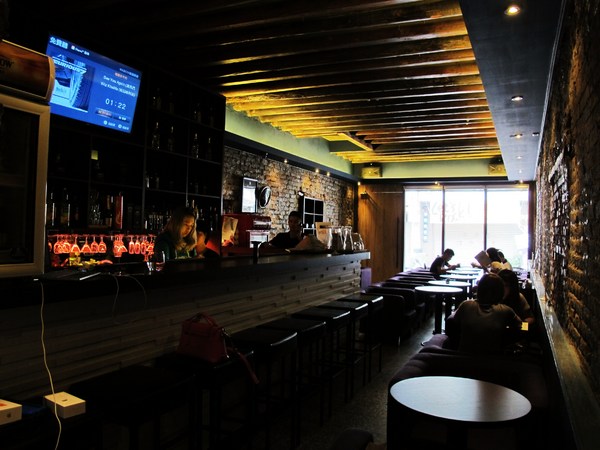 Brick磚塊：（台南。中西區美食）再訪『Brick磚塊』brunch & lounge bar。台南正興街。在酒吧吃早午餐。馬修嚴選優格。