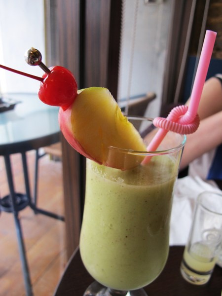 Brick磚塊：（台南。中西區美食）再訪『Brick磚塊』brunch & lounge bar。台南正興街。在酒吧吃早午餐。馬修嚴選優格。