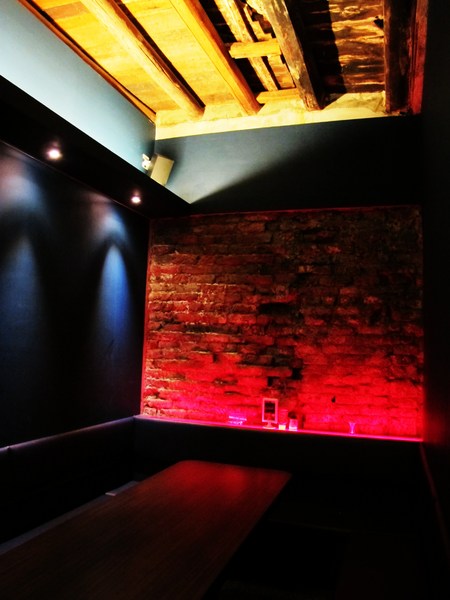 Brick磚塊：（台南。中西區美食）再訪『Brick磚塊』brunch & lounge bar。台南正興街。在酒吧吃早午餐。馬修嚴選優格。