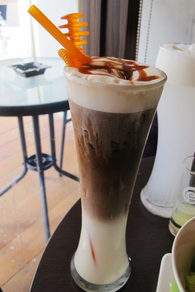 Brick磚塊：（台南。中西區美食）再訪『Brick磚塊』brunch & lounge bar。台南正興街。在酒吧吃早午餐。馬修嚴選優格。