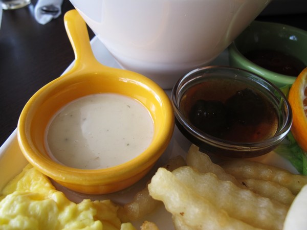 Brick磚塊：（台南。中西區美食）再訪『Brick磚塊』brunch & lounge bar。台南正興街。在酒吧吃早午餐。馬修嚴選優格。